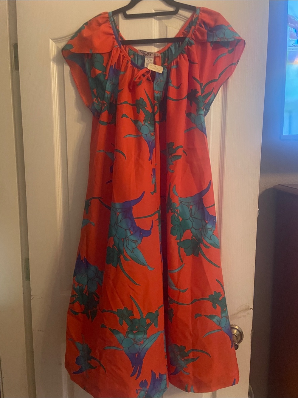 NWT Vintage (1980s) Hilo Hattie’s Red MuuMuu/Dress w/Teal Floral print Womens XL